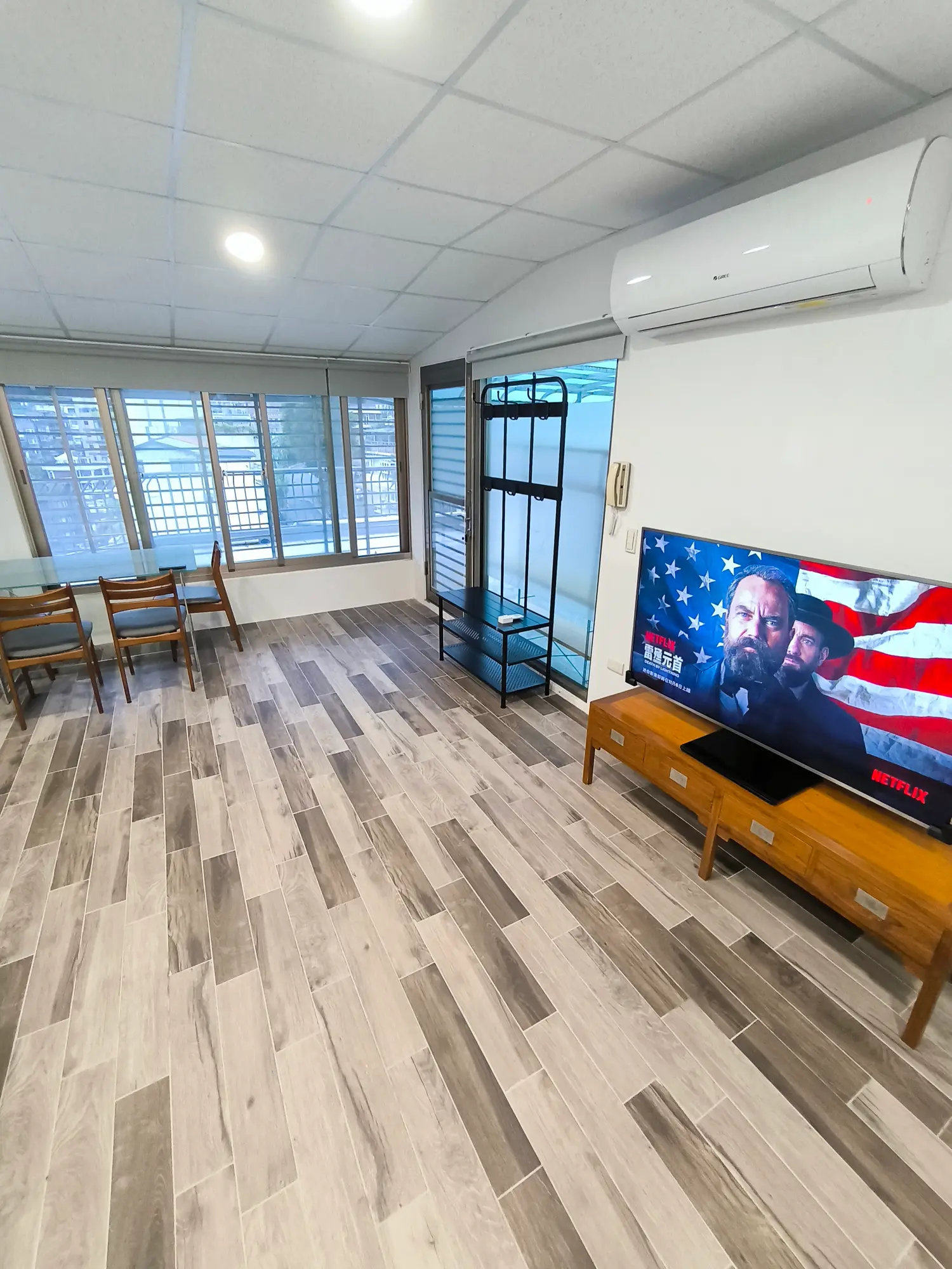 1 room apartment for rent TWD 17 500 - 15 ping - Xinyi District,Taipei City slide 0