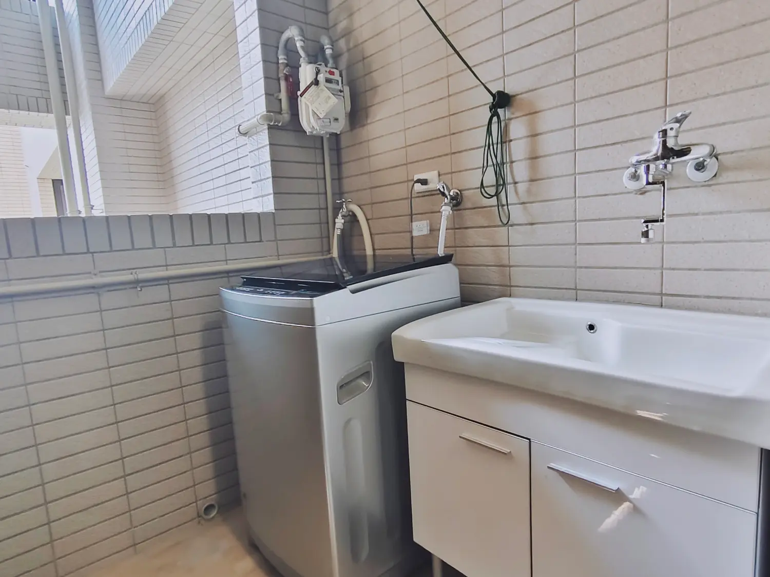 3 bedrooms apartment for rent in Nantun District, Taichung City | NT$ 31 000 | 23 ping slide 9