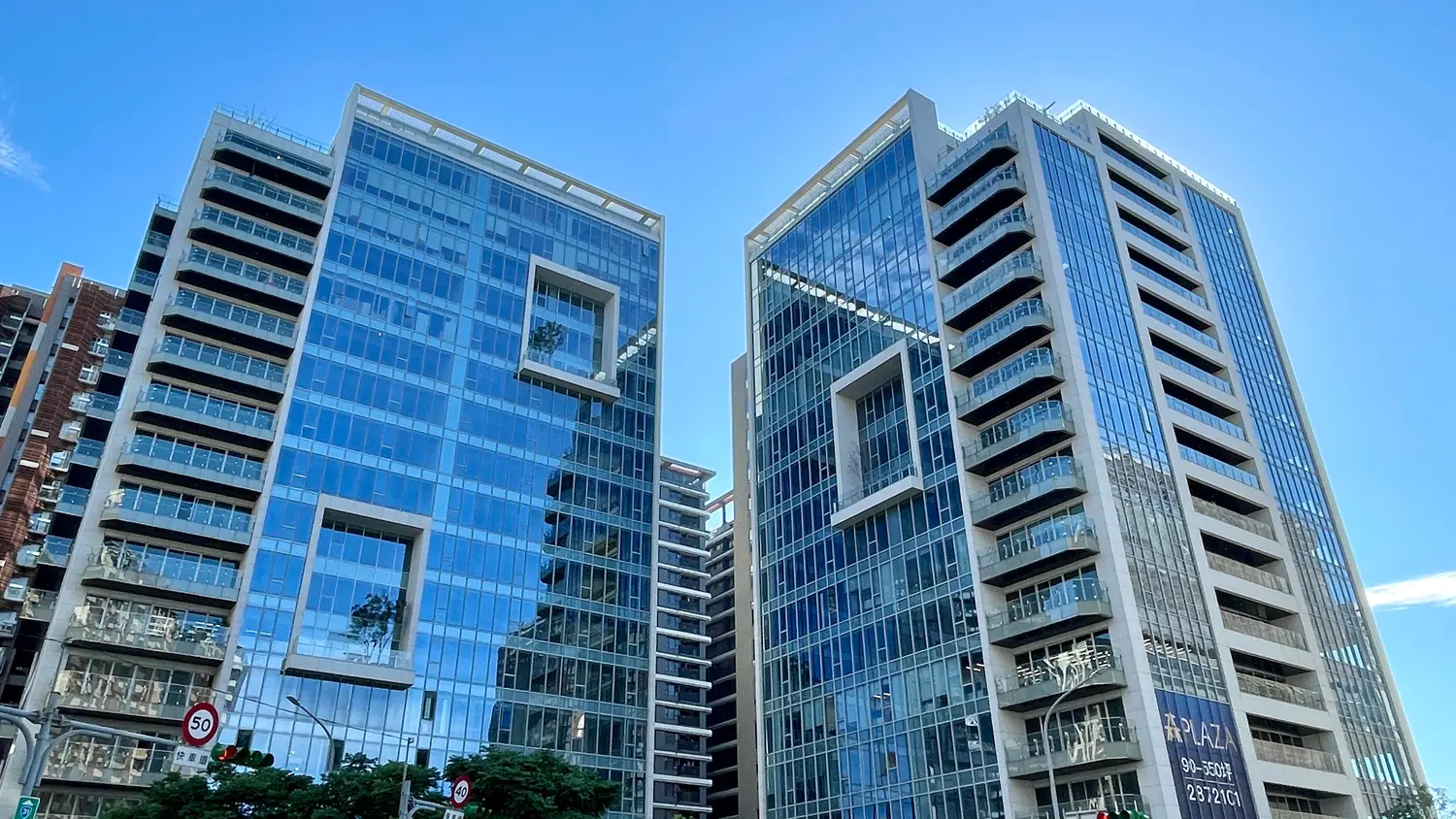 Office for rent in Zhongli District, Taoyuan City | NT$ 90 000 | 54 ping slide 0