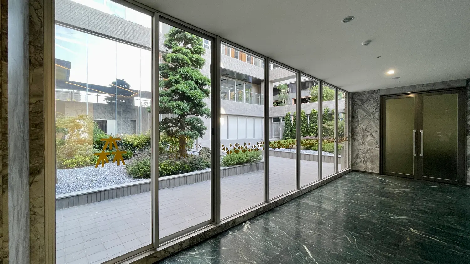 Office for rent in Zhongli District, Taoyuan City | NT$ 90 000 | 54 ping slide 4