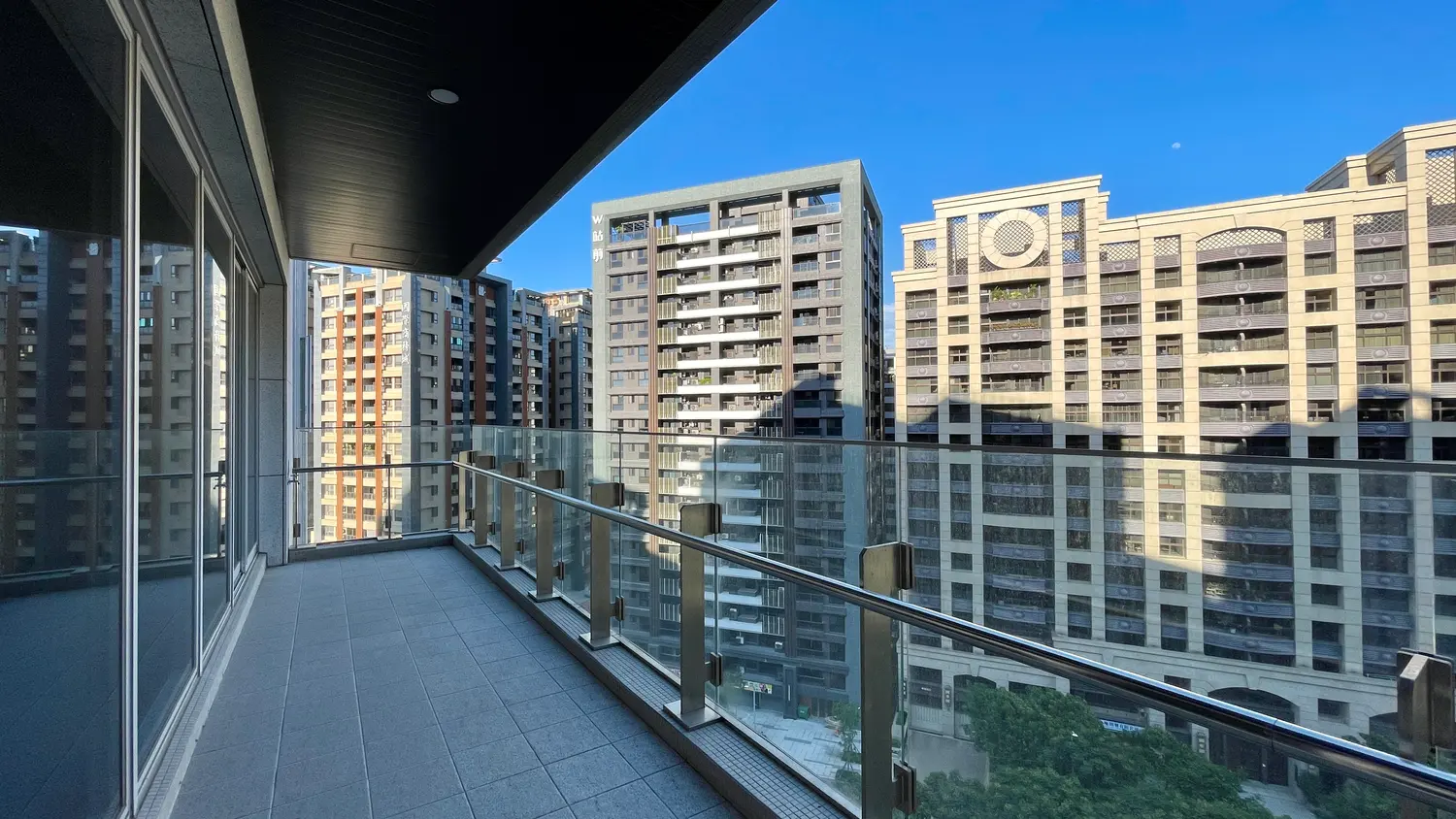 Office for rent in Zhongli District, Taoyuan City | NT$ 90 000 | 54 ping slide 10