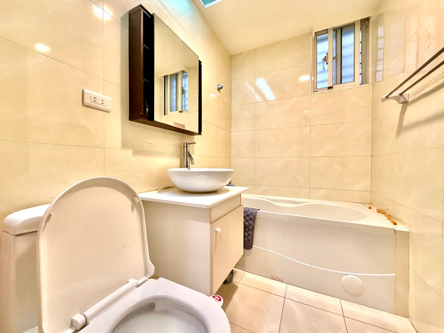 3 bedrooms apartment for sale in Xinyi District, Taipei City | TWD 23 880 000 | 25 ping slide 1