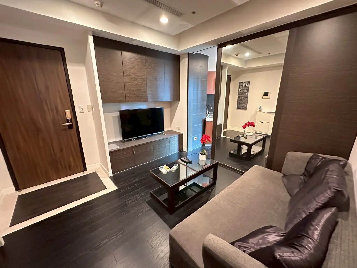 2 bedrooms apartment for rent in Xinyi District, Taipei City | NT$ 55 000 | 17 ping slide 1