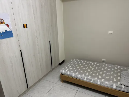 Room for rent NT$ 12 500 - Lane 122, Section 3, Chengde Road - 3 bedrooms