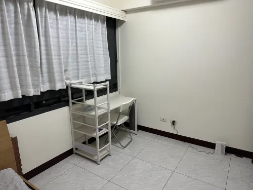 Room for rent NT$ 12 500 - Lane 122, Section 3, Chengde Road - 3 bedrooms