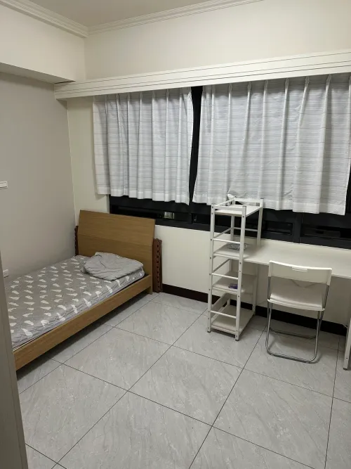 Room for rent NT$ 12 500 - Lane 122, Section 3, Chengde Road - 3 bedrooms