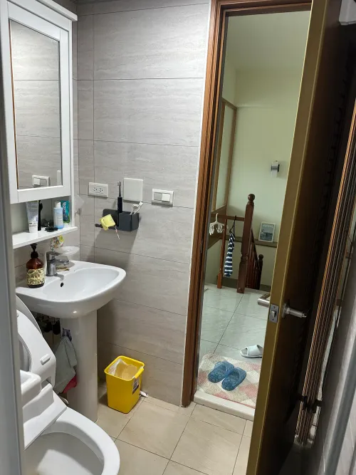Room for rent NT$ 12 500 - Lane 122, Section 3, Chengde Road - 3 bedrooms