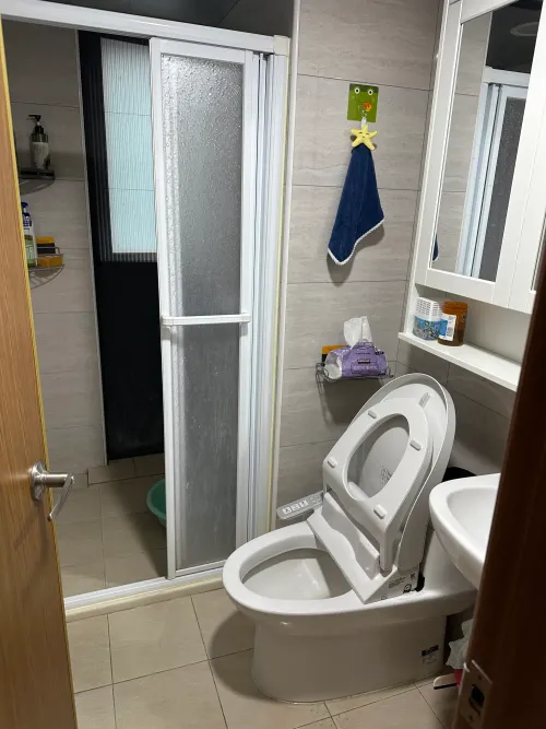 Room for rent NT$ 12 500 - Lane 122, Section 3, Chengde Road - 3 bedrooms