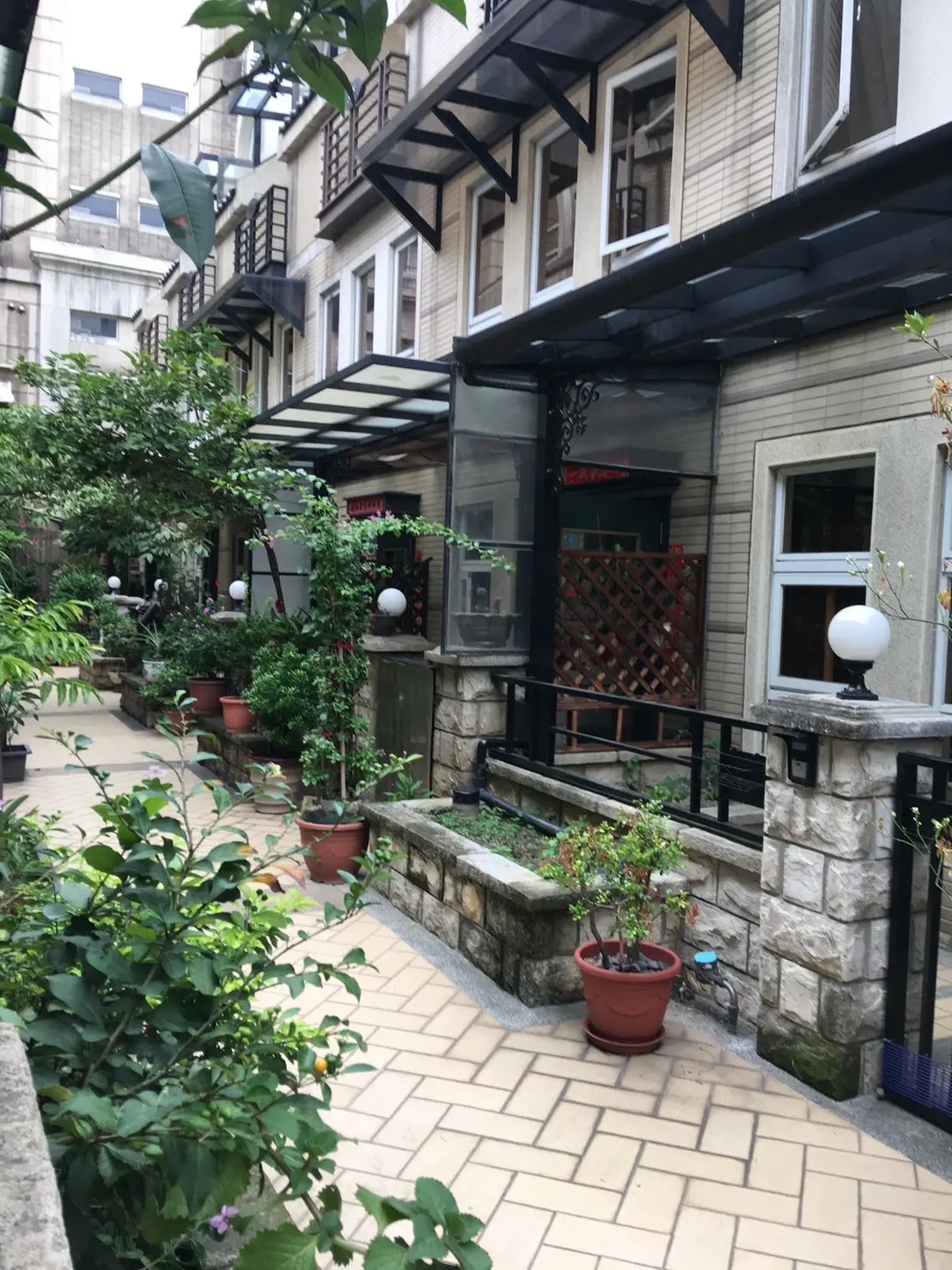 4 bedrooms villa for rent in Luzhu District, Taoyuan City | NT$ 32 000 | 70 ping slide 0