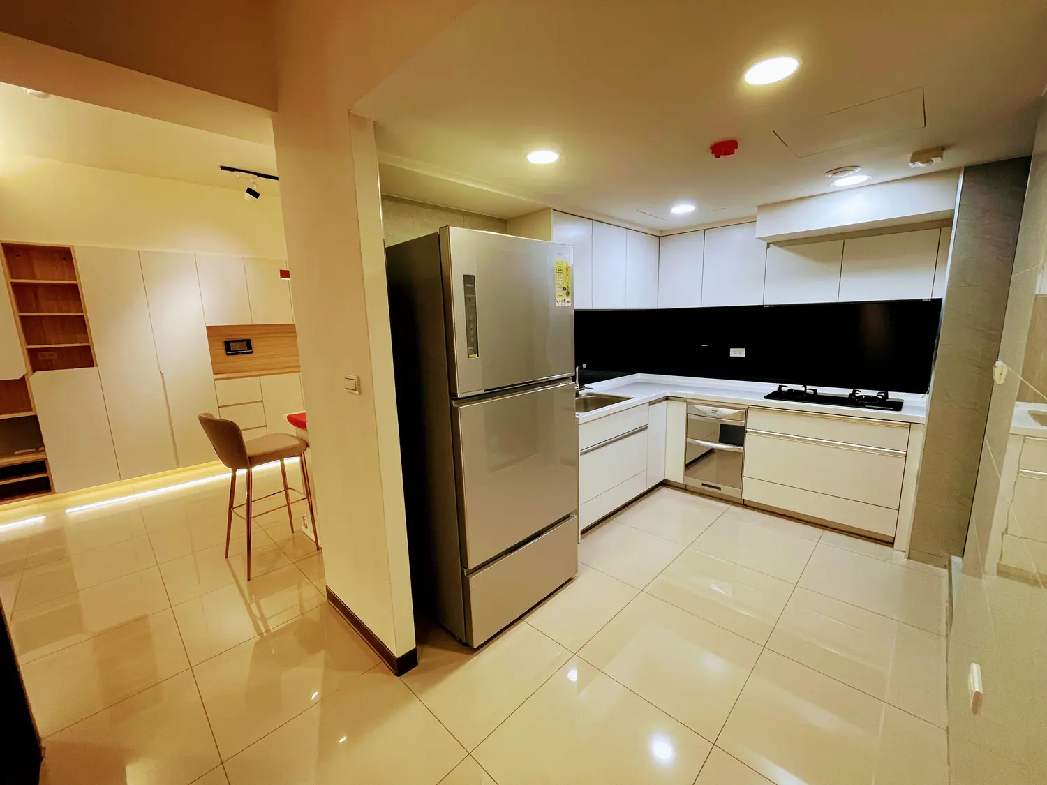 4 bedrooms apartment for rent TWD 45 000 - 55 ping - East District, Tainan City slide 2