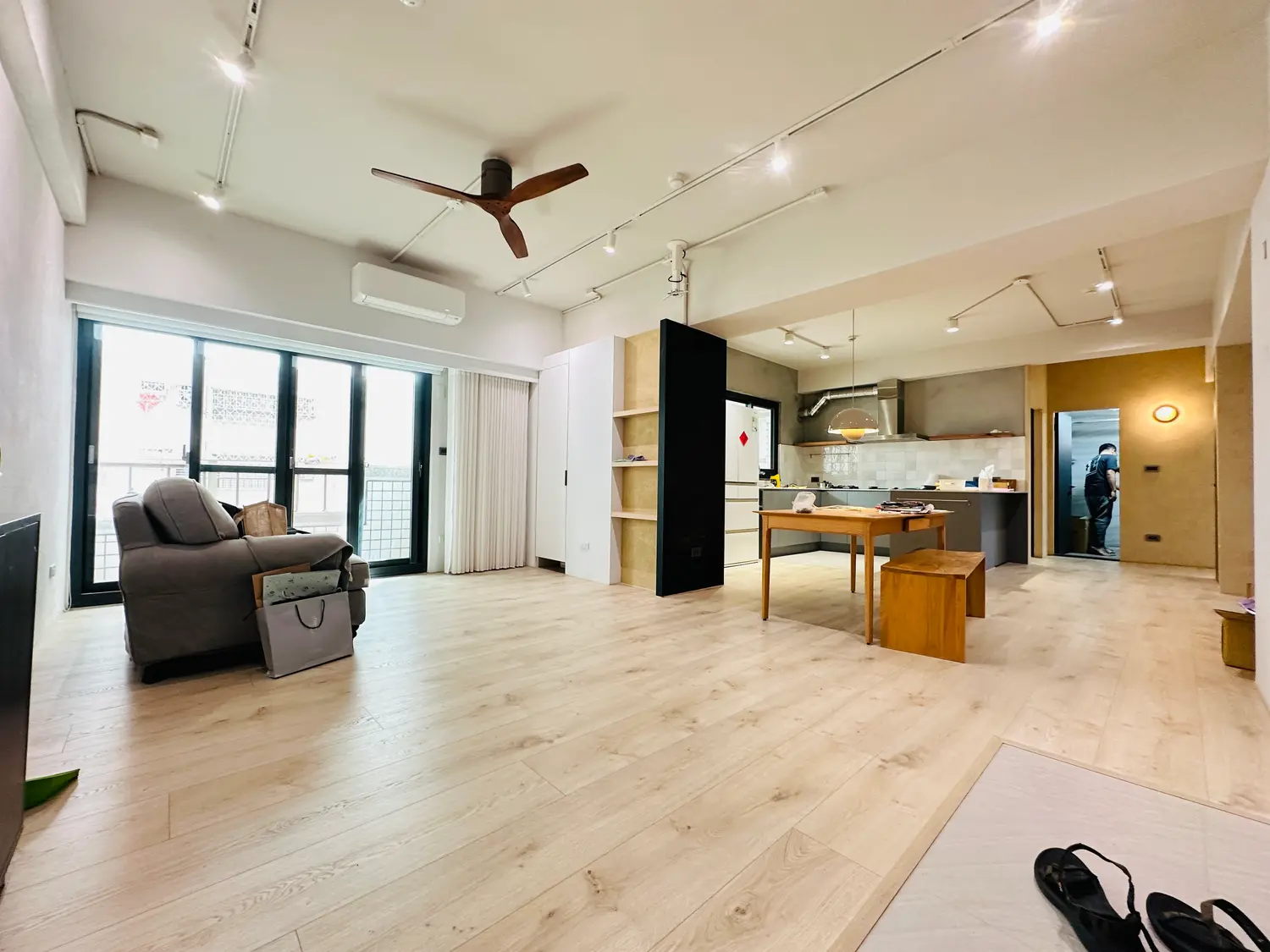3 bedrooms apartment for rent in Nantun District, Taichung City | NT$ 33 000 | 37 ping slide 0
