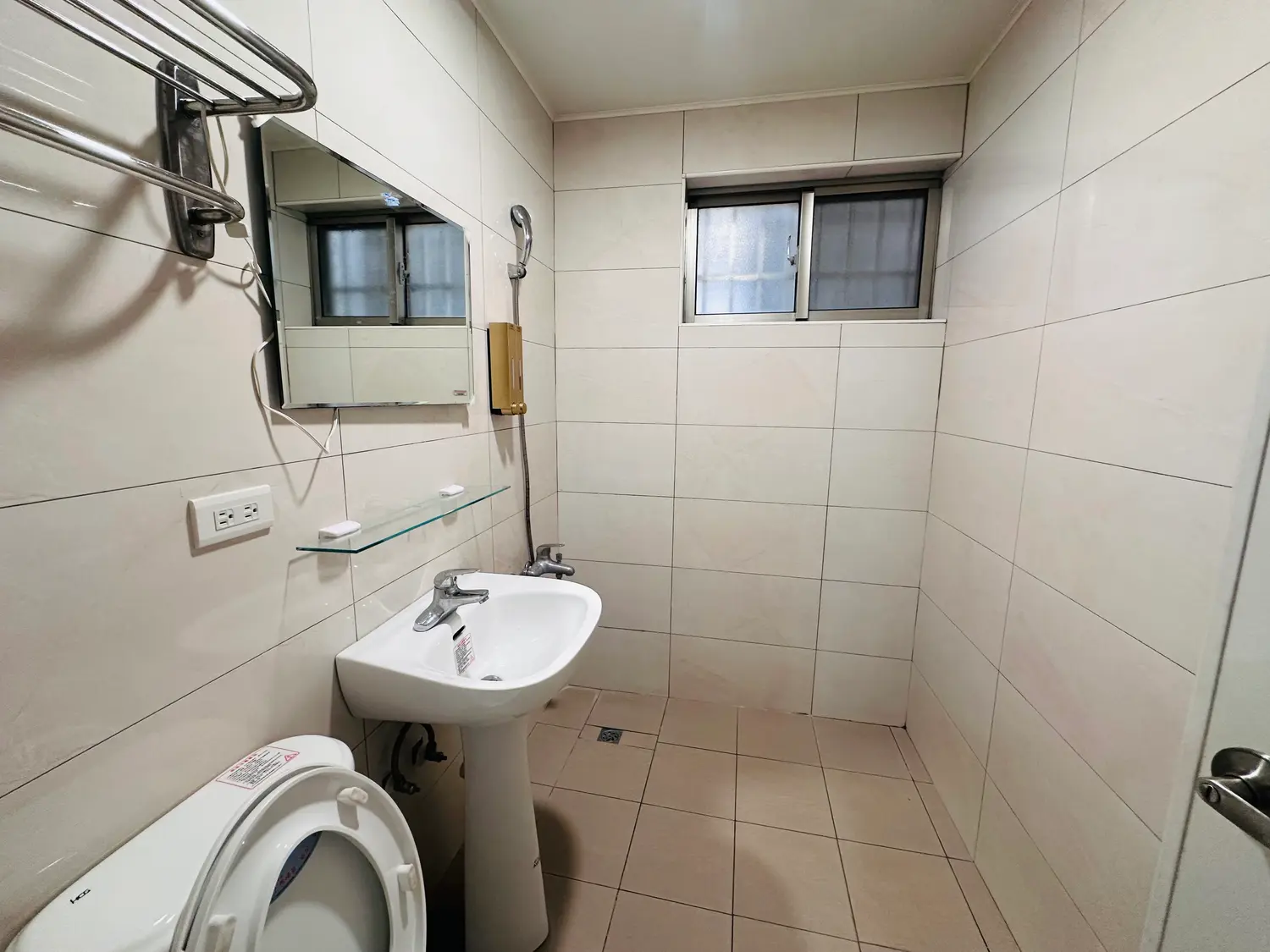 龍井區, 台中市分租套房、雅房出租 | TWD 16 500 | 13 坪 slide 8