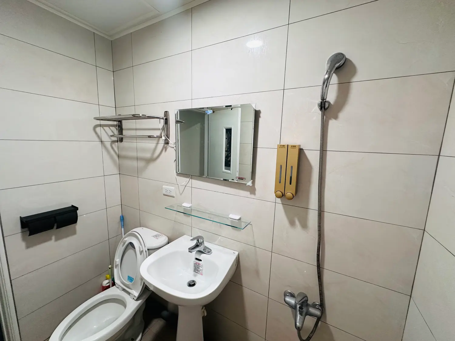 龍井區, 台中市分租套房、雅房出租 | TWD 16 500 | 13 坪 slide 9