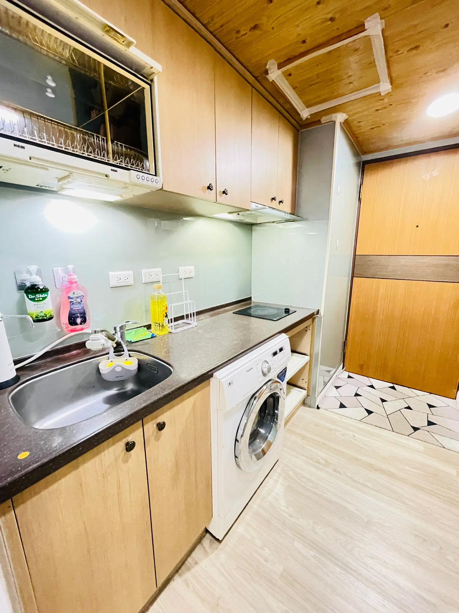Studio apartment for rent in Zhongshan District, Taipei City | NT$ 28 000 | 10 ping slide 17