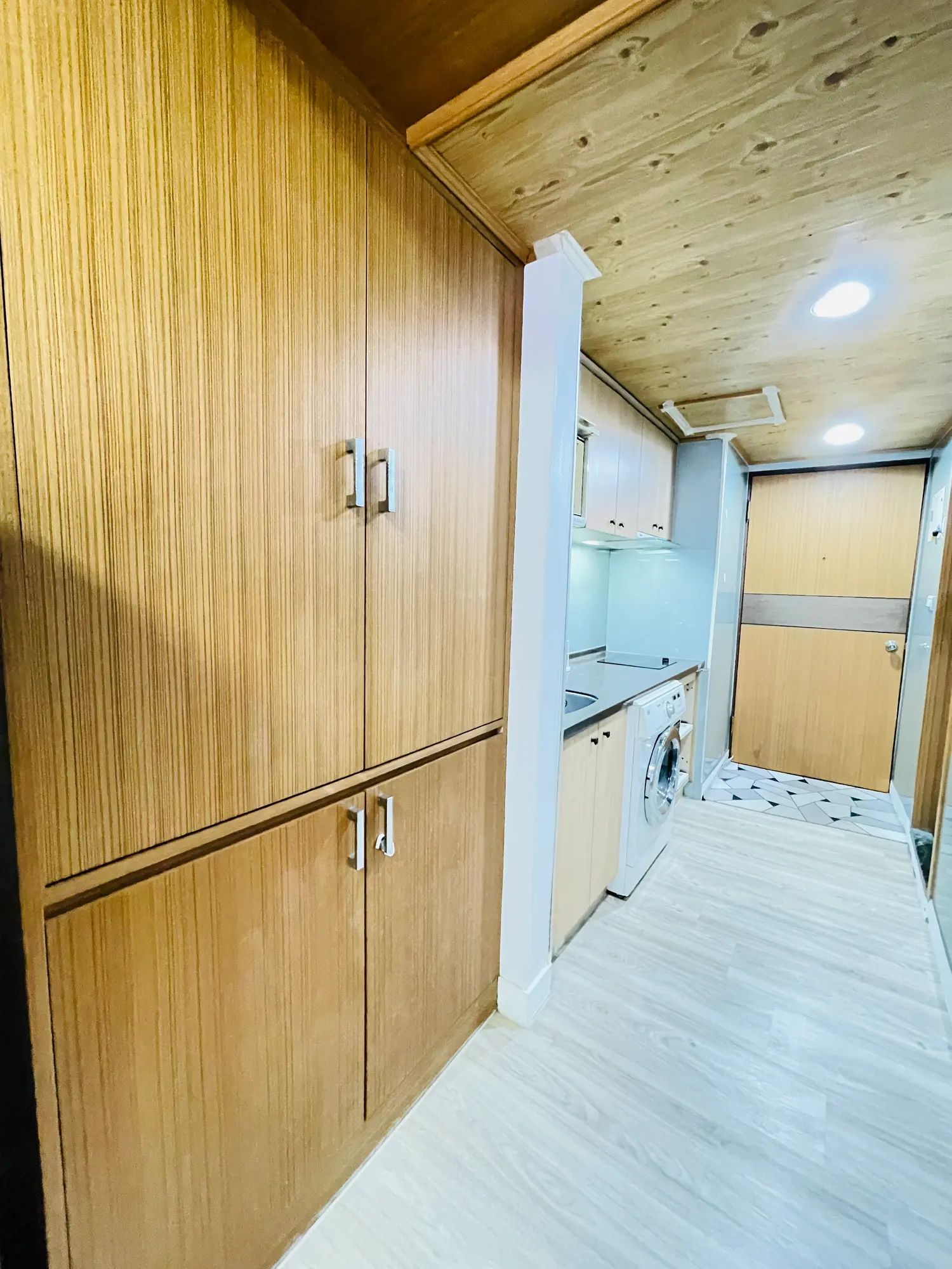 Studio apartment for rent in Zhongshan District, Taipei City | NT$ 28 000 | 10 ping slide 18