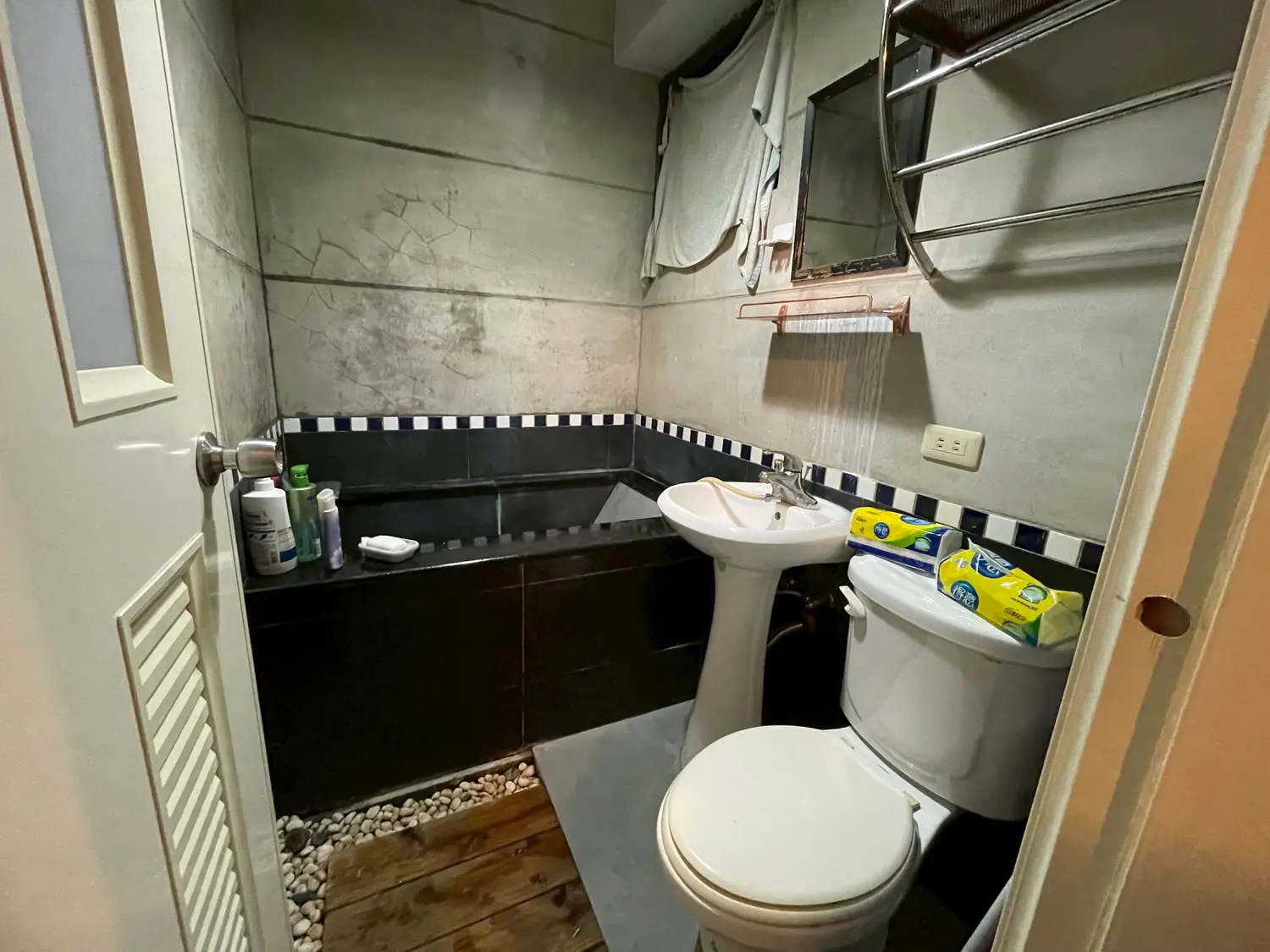 1 room townhouse for rent in Beitun District, Taichung City | NT$ 18 000 | 18 ping slide 3