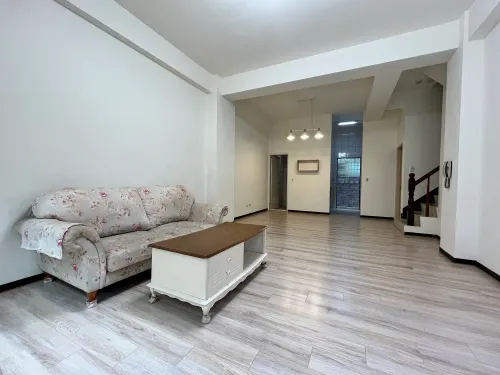 Townhouse for rent TWD 30 000 -  - 5 bedrooms