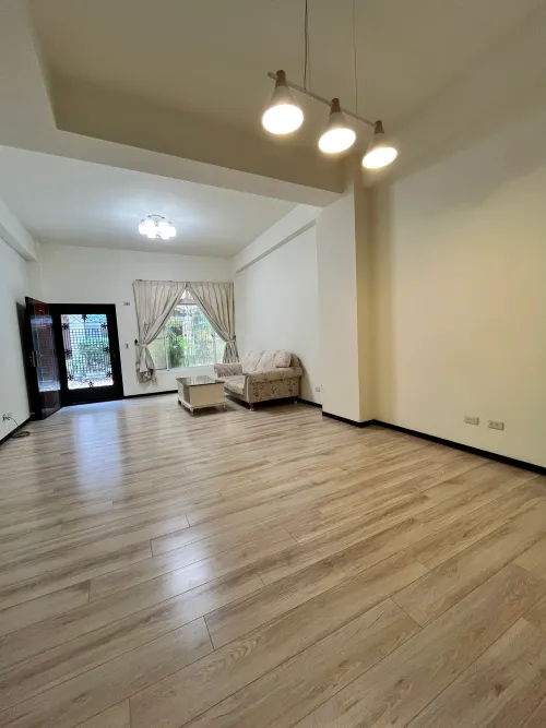 Townhouse for rent TWD 30 000 -  - 5 bedrooms