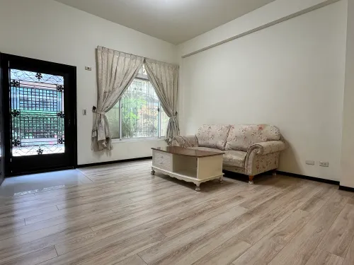 Townhouse for rent TWD 30 000 -  - 5 bedrooms