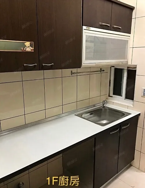 Townhouse for rent TWD 30 000 -  - 5 bedrooms