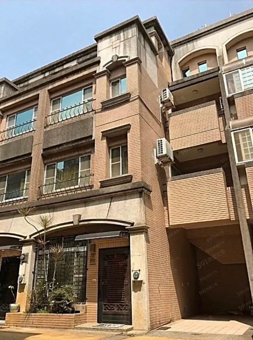 Townhouse for rent TWD 30 000 -  - 5 bedrooms