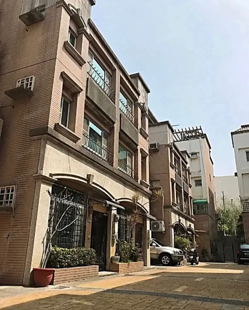 Townhouse for rent TWD 30 000 -  - 5 bedrooms