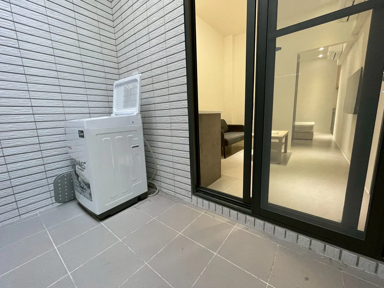 Room for rent in Nantun District, Taichung City | NT$ 17 000 | 13 ping slide 5