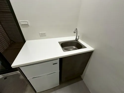 Room for rent NT$ 17 000 - Section 2, Wuquan W Rd - 1 room