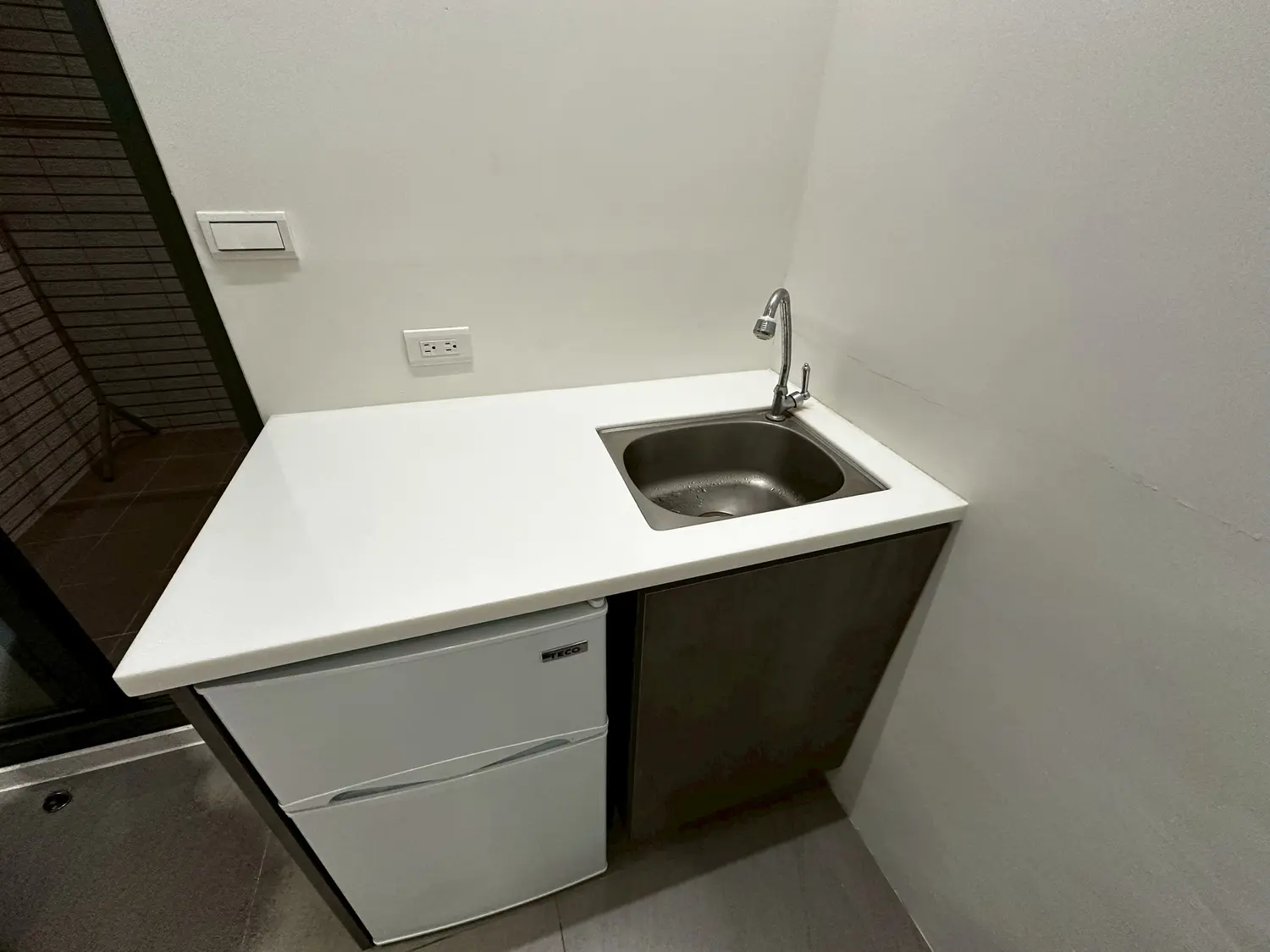 Room for rent in Nantun District, Taichung City | NT$ 17 000 | 13 ping slide 7