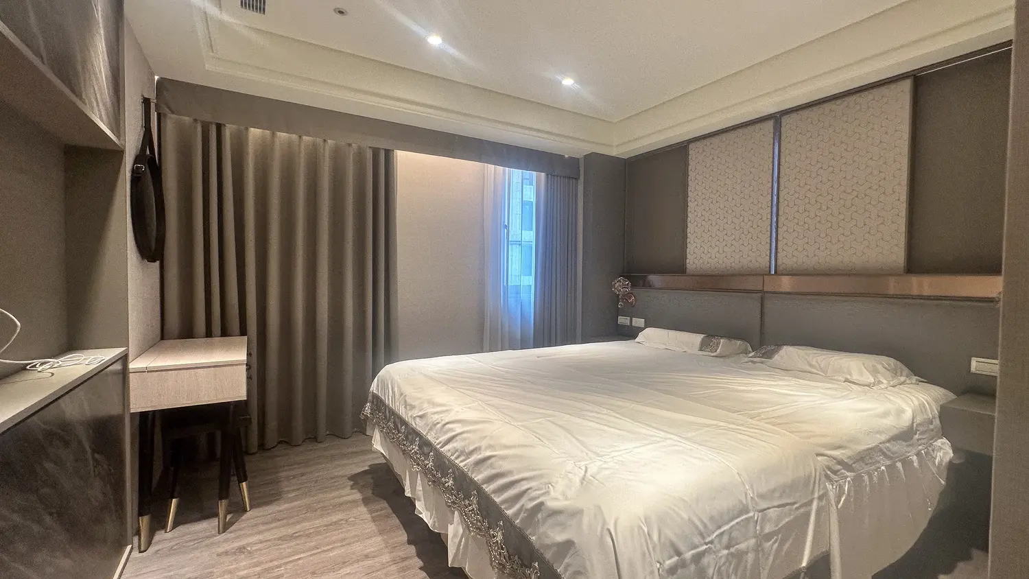 3 bedrooms apartment for rent in Taipei City, Daan District | NT$ 180 000 | 34 ping slide 6