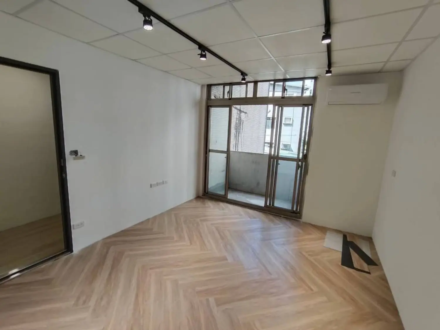 3 bedrooms apartment for rent TWD 36 000 - 20 ping - Neihu District,Taipei City slide 2