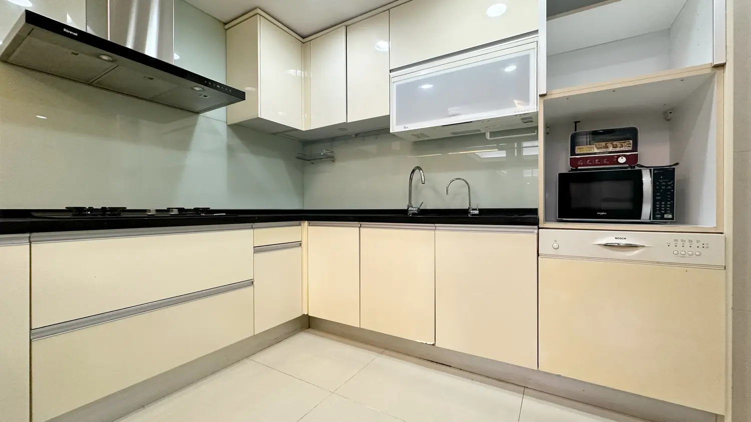 4 bedrooms apartment for rent in Zhongzheng District, Taipei City | NT$ 150 000 | 48 ping slide 5