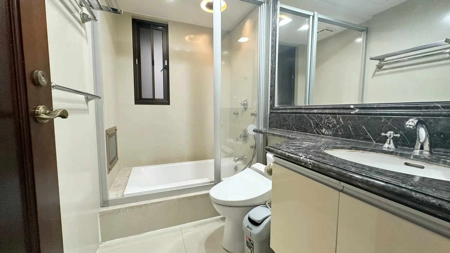 4 bedrooms apartment for rent in Zhongzheng District, Taipei City | NT$ 150 000 | 48 ping slide 15