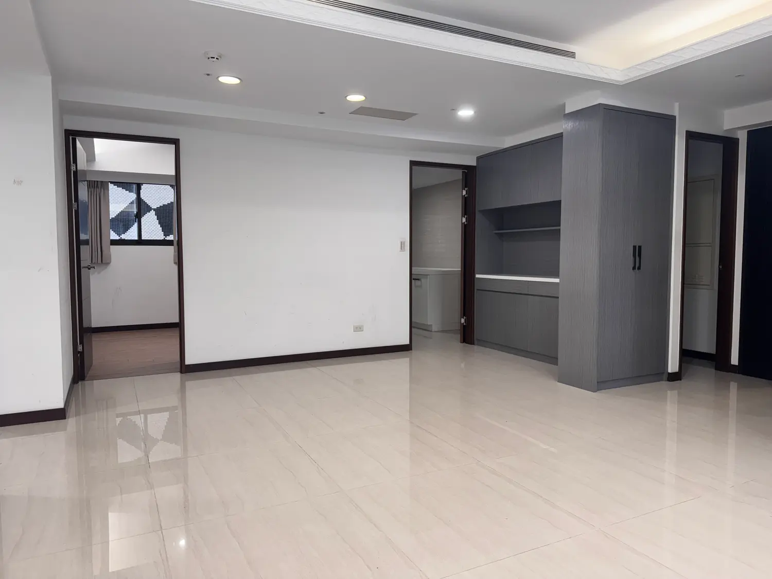 3 bedrooms apartment for sale TWD 51 800 000 - 42 ping - Xinzhuang District,New Taipei City slide 9