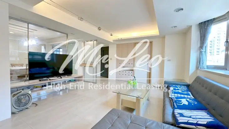 4 bedrooms apartment for rent in Shilin District, Taipei City | NT$ 66 000 | 39 ping slide 0
