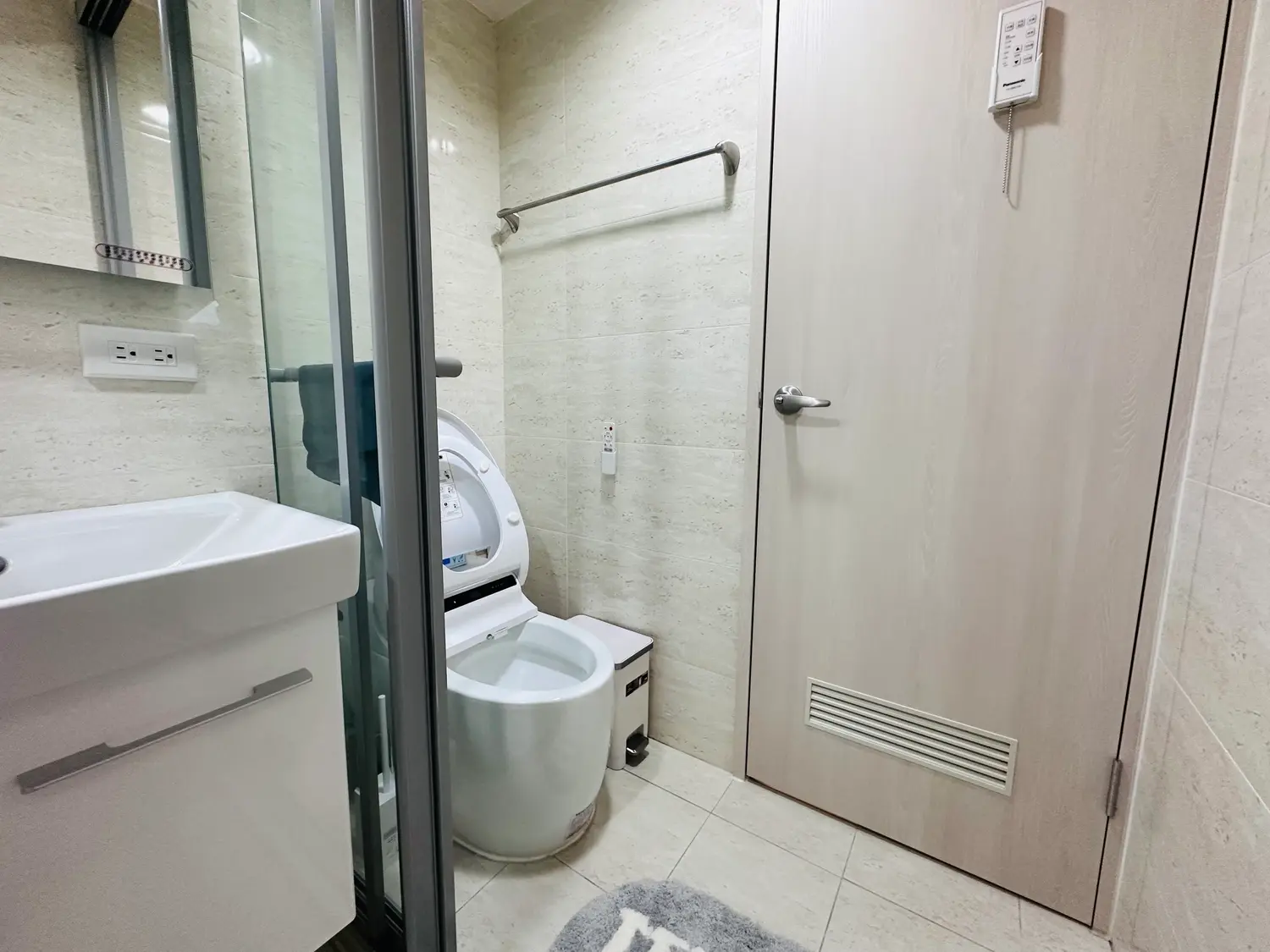 2 bedrooms apartment for rent in Xitun District, Taichung City | NT$ 33 000 | 15 ping slide 5
