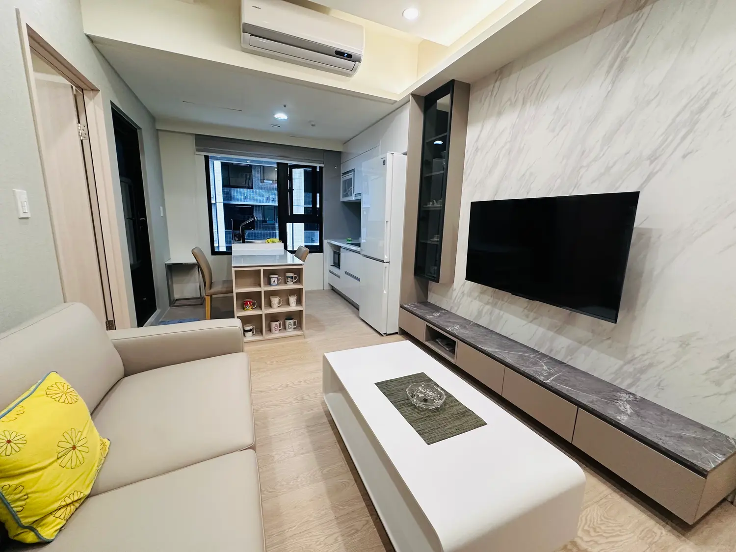 2 bedrooms apartment for rent in Xitun District, Taichung City | NT$ 33 000 | 15 ping slide 0