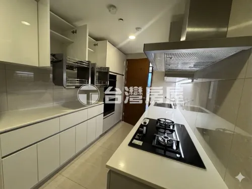 3 bedrooms apartment for rent in Taipei City, Daan District | NT$ 220 000 | 51 ping slide 6