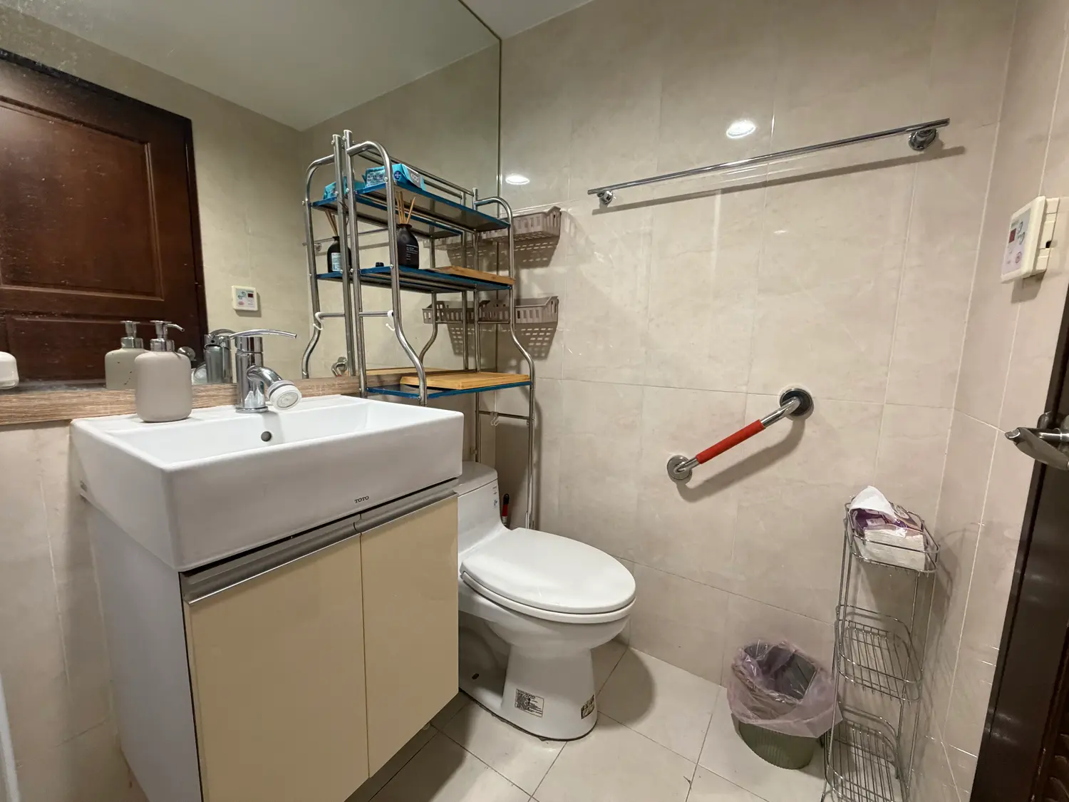 Studio apartment for rent in Daan District, Taipei City | NT$ 30 000 | 12 ping slide 2