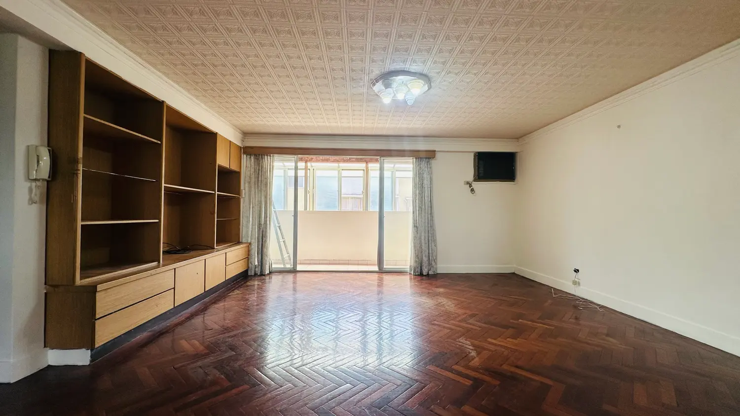 3 bedrooms apartment for rent in Wanhua District, Taipei City | NT$ 45 000 | 48 ping slide 0