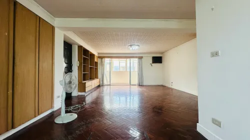 3 bedrooms apartment for rent in Wanhua District, Taipei City | NT$ 45 000 | 48 ping slide 1