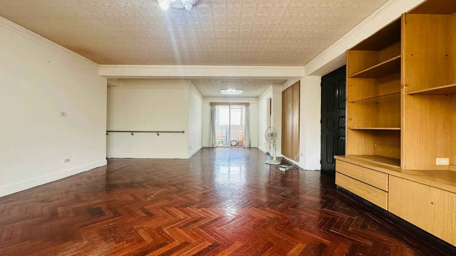 3 bedrooms apartment for rent in Wanhua District, Taipei City | NT$ 45 000 | 48 ping slide 2