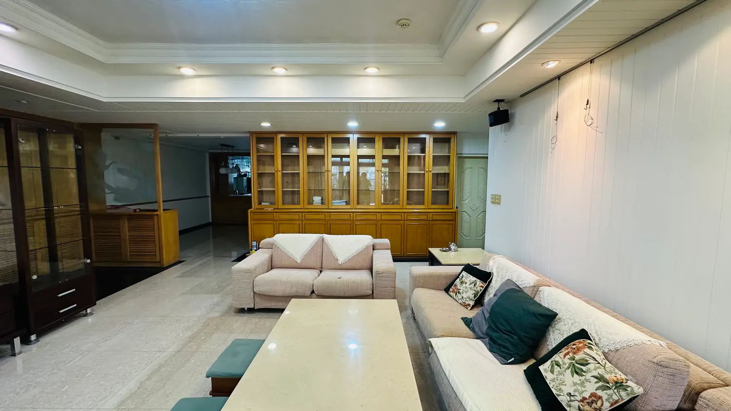 4 bedrooms apartment for rent in Shilin District, Taipei City | NT$ 50 000 | 48 ping slide 1