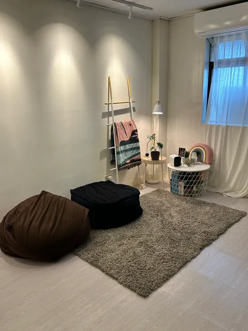 Room for rent NT$ 12 800 - Section 7, Zhongxiao East Road - 4 bedrooms