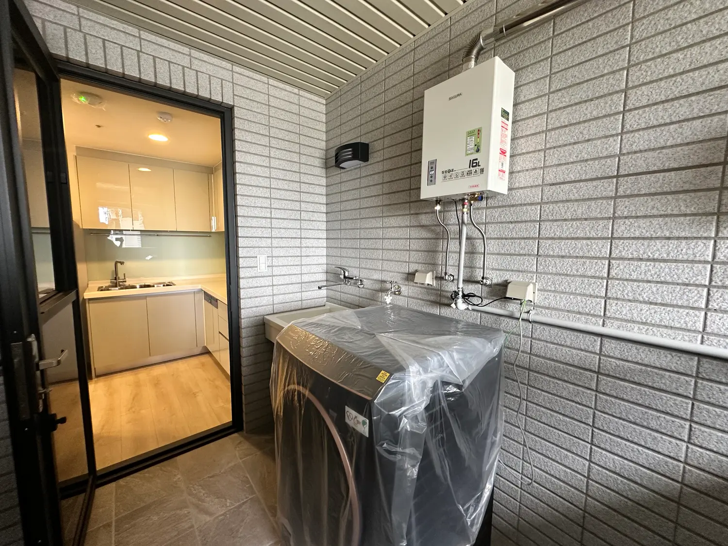 3 bedrooms apartment for rent in Wuri District, Taichung City | NT$ 34 000 | 26 ping slide 14