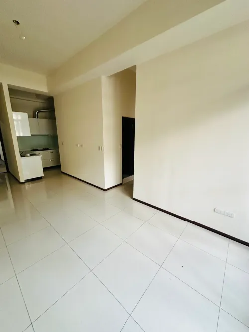 3 bedrooms apartment for sale in Fengyuan District, Taichung City | NT$ 1 438 000 | 20 ping slide 1