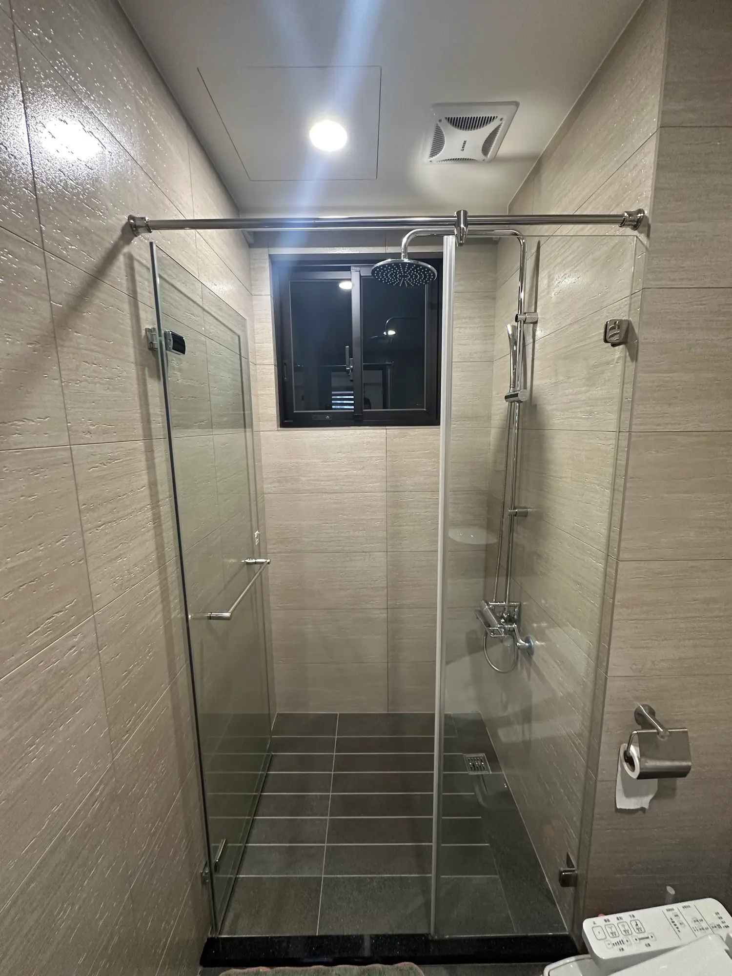 3 bedrooms apartment for rent in Xitun District, Taichung City | NT$ 44 000 | 28 ping slide 1