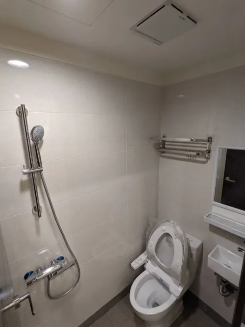 Apartment for rent TWD 30 000 - Wenhua 1st Road - 3 bedrooms