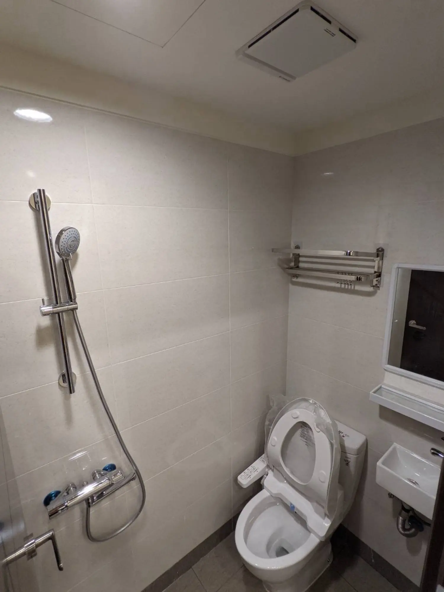 3 bedrooms apartment for rent TWD 30 000 - 21 ping - Guishan District,Taoyuan City slide 1