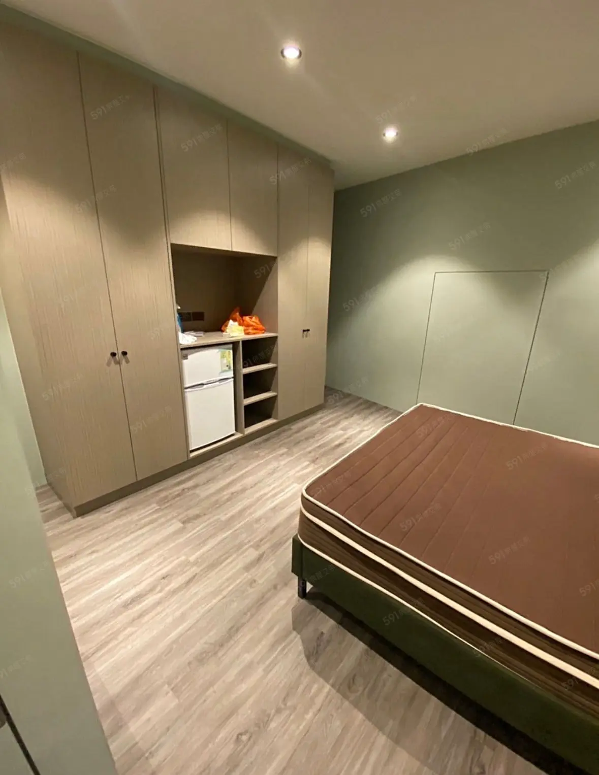 Room for rent in South District, Taichung City | NT$ 9 000 | 7 ping slide 1